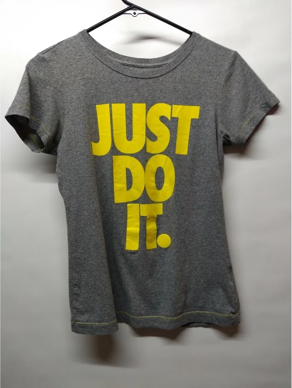 Nike Women's Slim Fit T Shirt Size Small 027